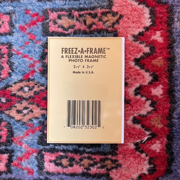 Freez A Frame Magnetic Photo Frame, Yellow - Picture 4 of 9